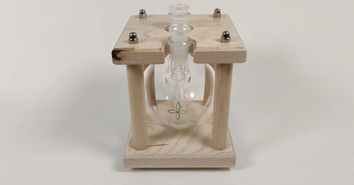 header image for the article Is the TableTop Bong the Best Water Pipe for Vaporizers?